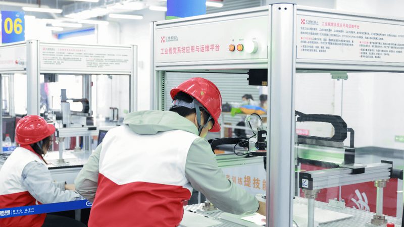 空调系统中的温度变送器：核心作用与选型要点